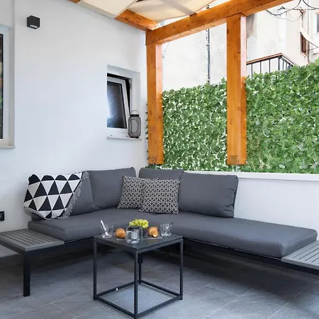 Deluxe And Korzo * Pula