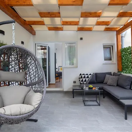 Deluxe And Korzo Pula