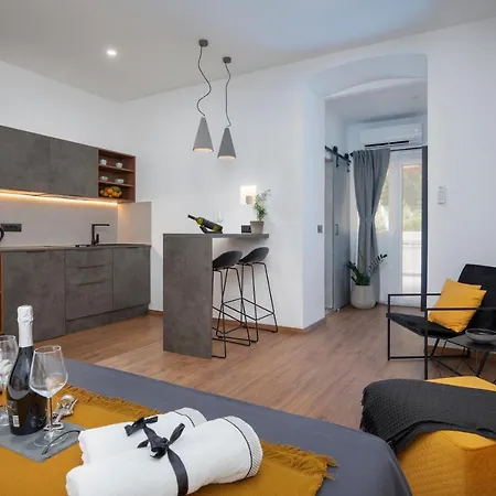 Deluxe And Korzo Apartment Pula