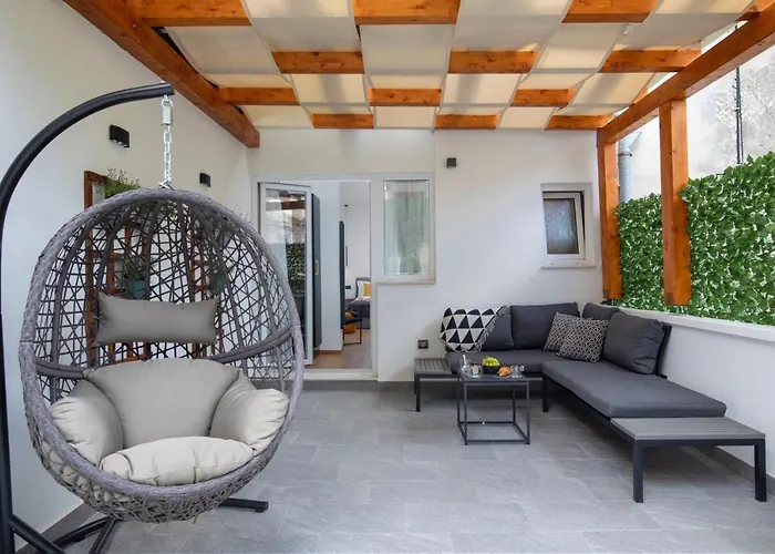 Deluxe And Korzo Pula