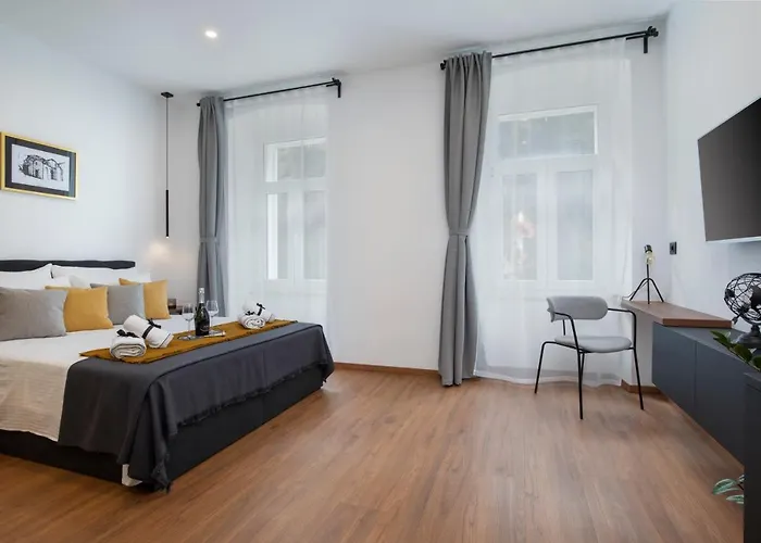 Deluxe And Korzo Pula