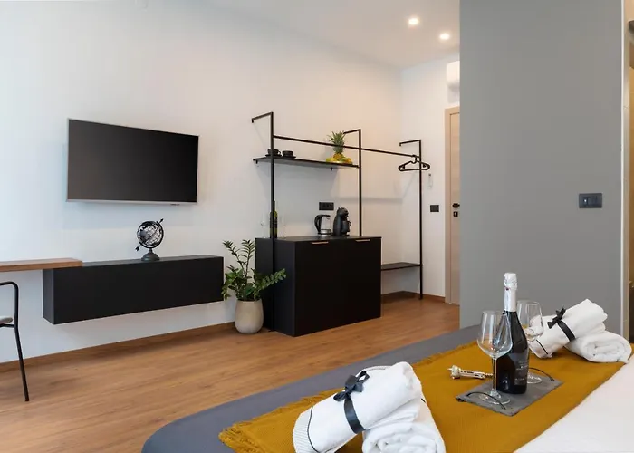 Deluxe And Korzo Pula